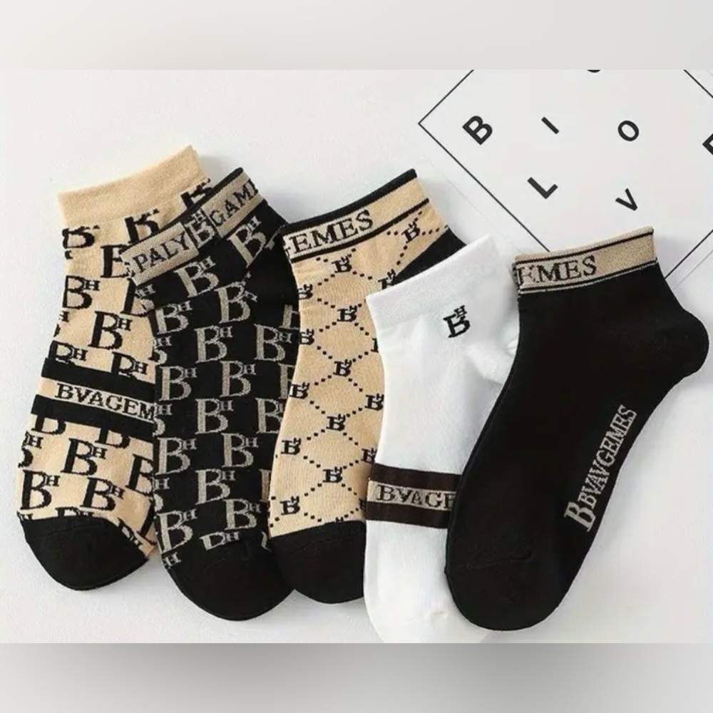5 pr Unisex black,tan & white socks NWOT